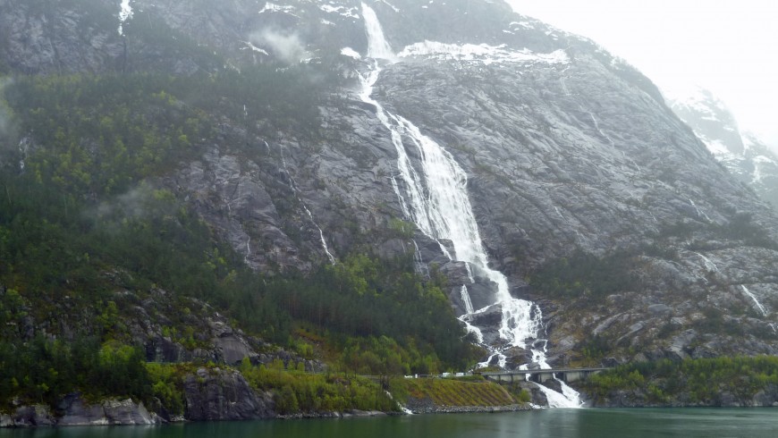 Langfoss Wasserfall, Norwegen Langfoss, Norwegen