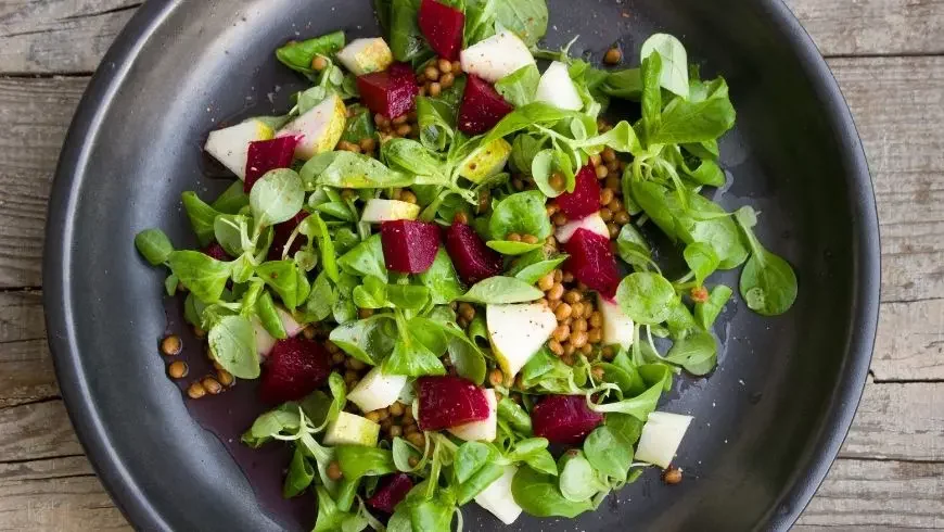Essen Sie weniger Fleisch, um umweltfreundlicher zu leben und zu reisen.