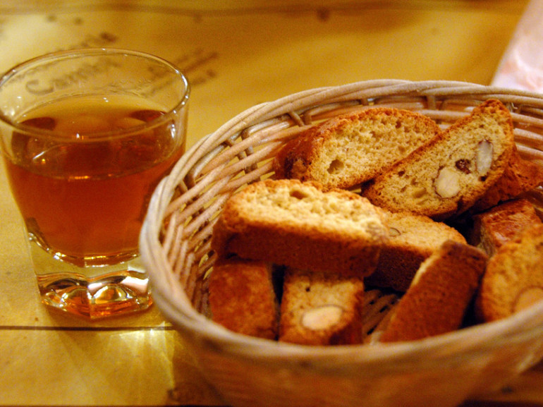 Cantuccini mit Vin Santo, eine typische Süßware der Toskana